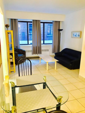 Stylish Montreal Apartment: Comfortable Stay in the Golden Square Mile